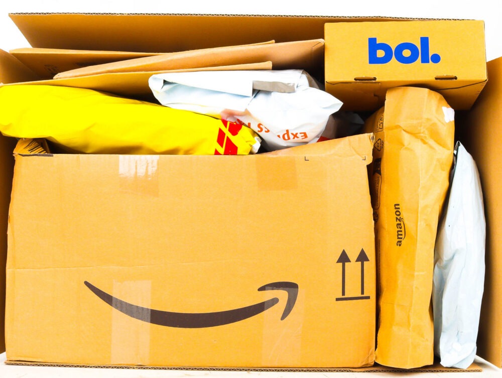 XL Doos met Ongeopende Postpakketten
