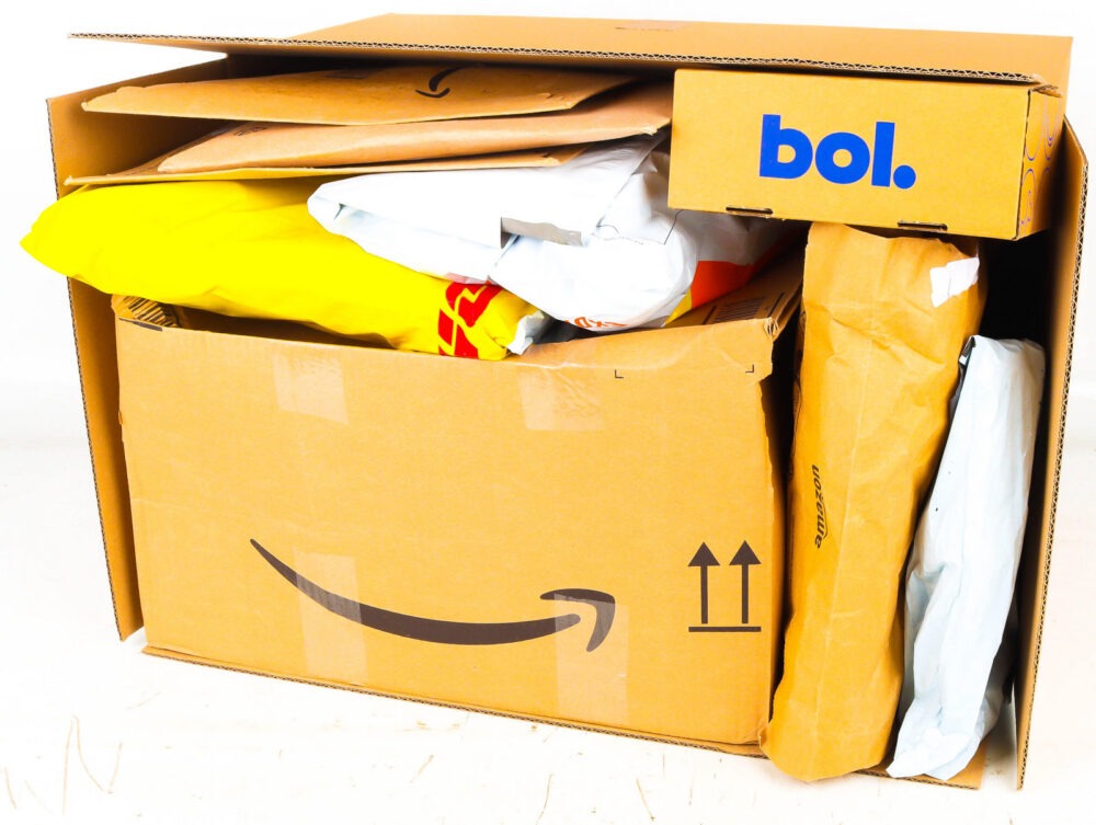 XL Doos met Ongeopende Postpakketten