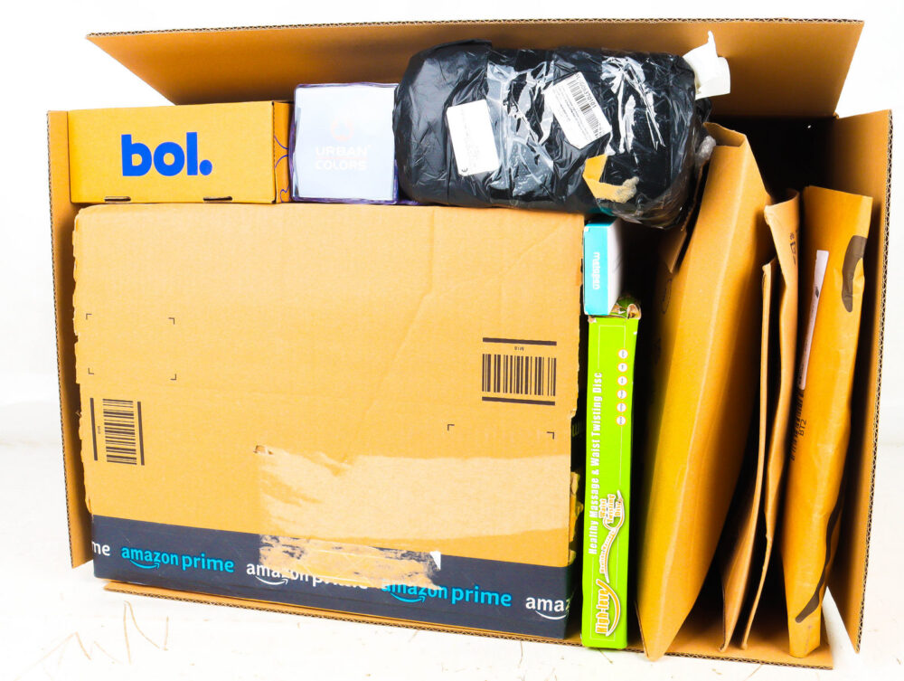 XL Doos met Ongeopende Postpakketten
