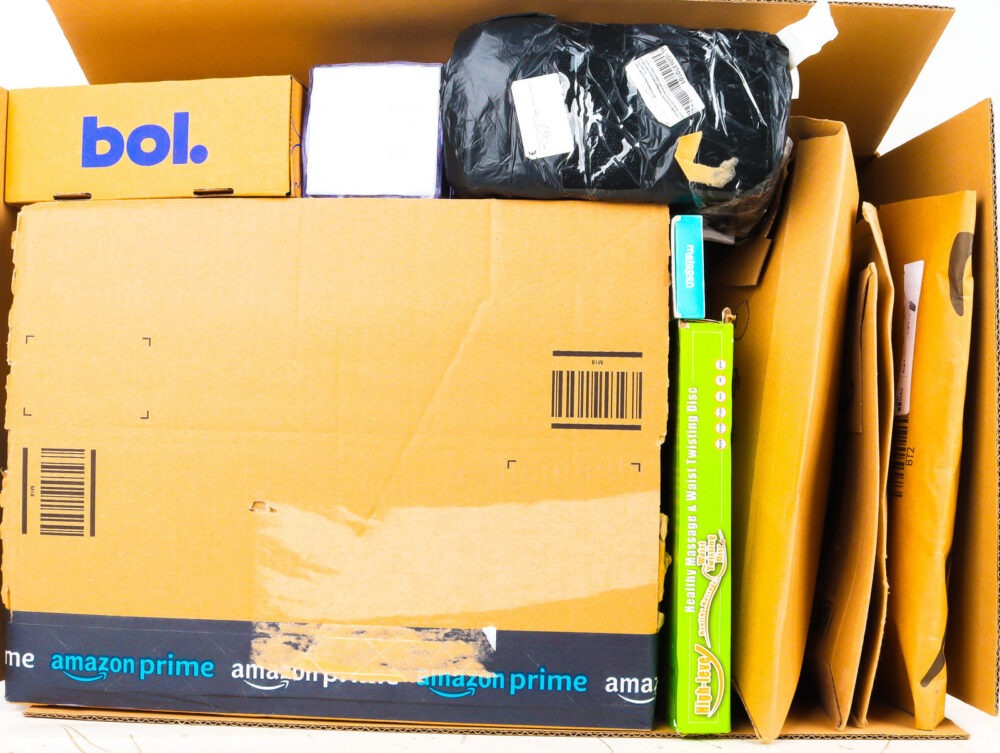 XL Doos met Ongeopende Postpakketten