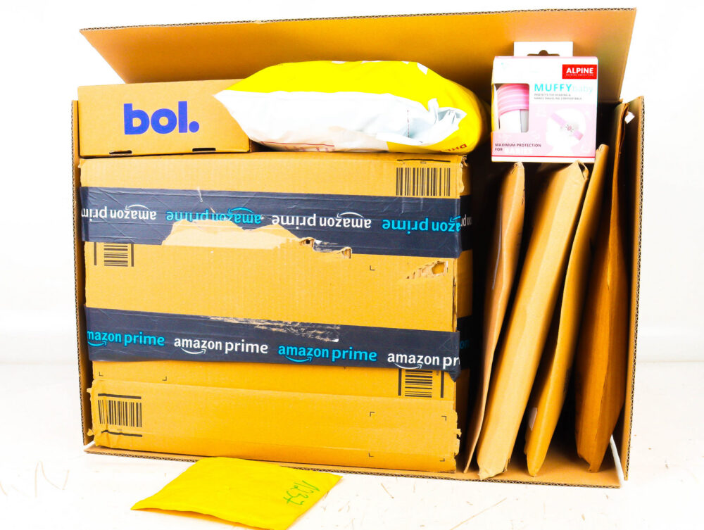 XL Doos met Ongeopende Postpakketten