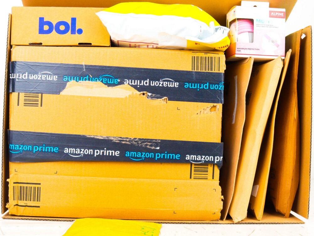 XL Doos met Ongeopende Postpakketten