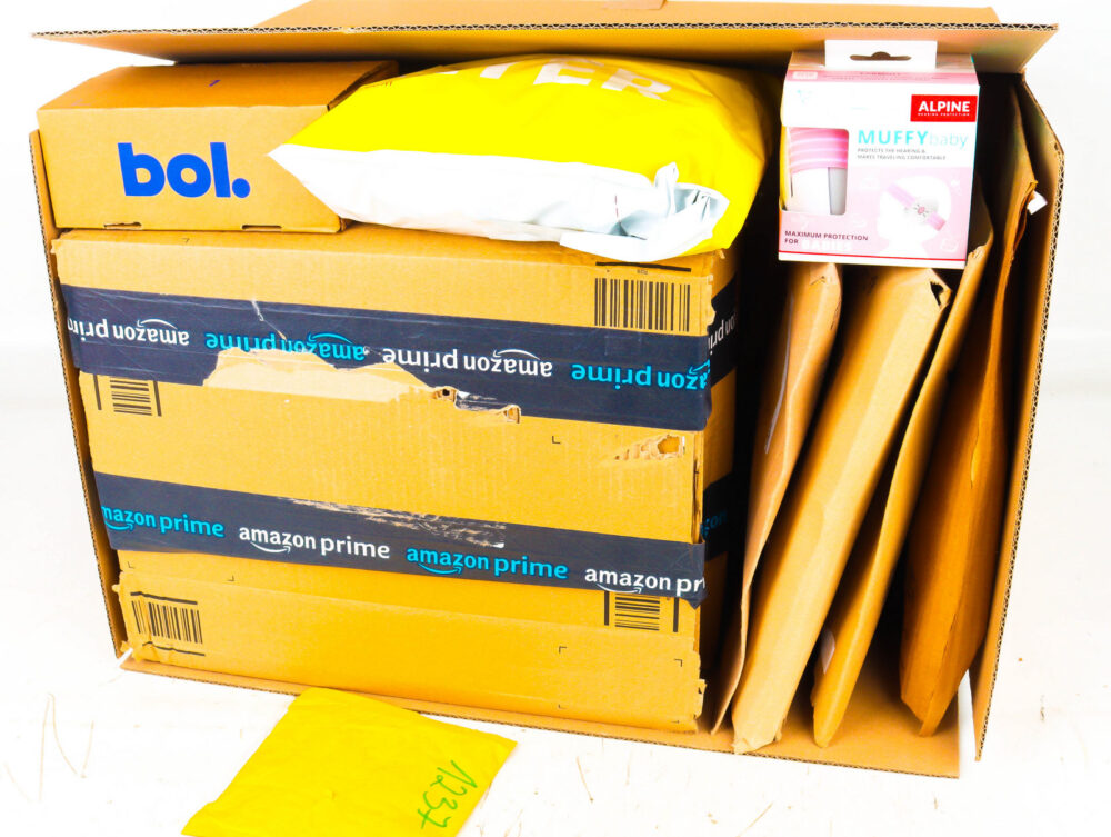 XL Doos met Ongeopende Postpakketten