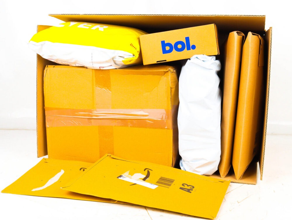 XL Doos met Ongeopende Postpakketten
