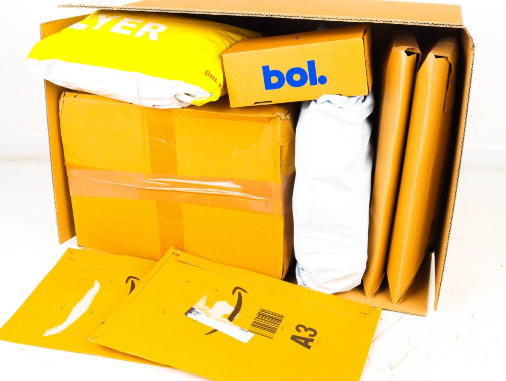 XL Doos met Ongeopende Postpakketten