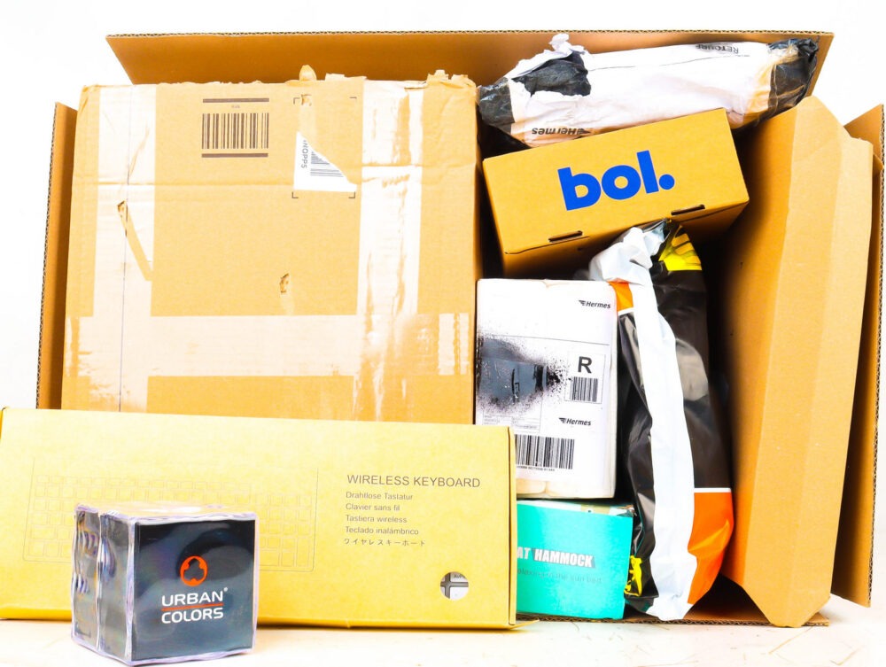 XL Doos met Ongeopende Postpakketten