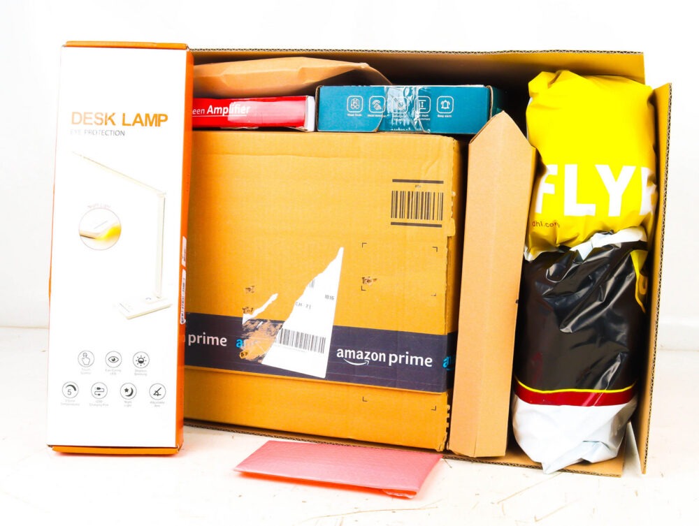 XL Doos met Ongeopende Postpakketten