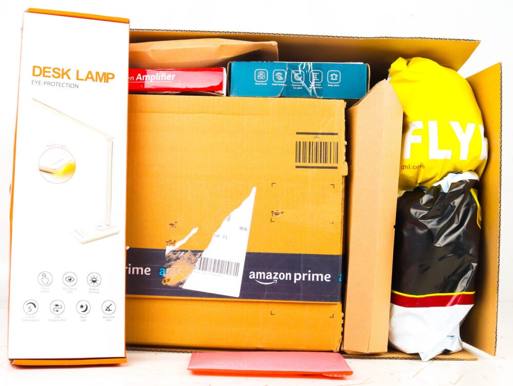 XL Doos met Ongeopende Postpakketten