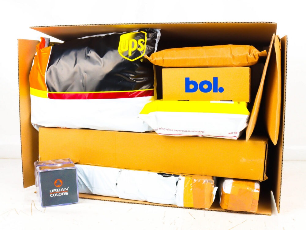 XL Doos met Ongeopende Postpakketten