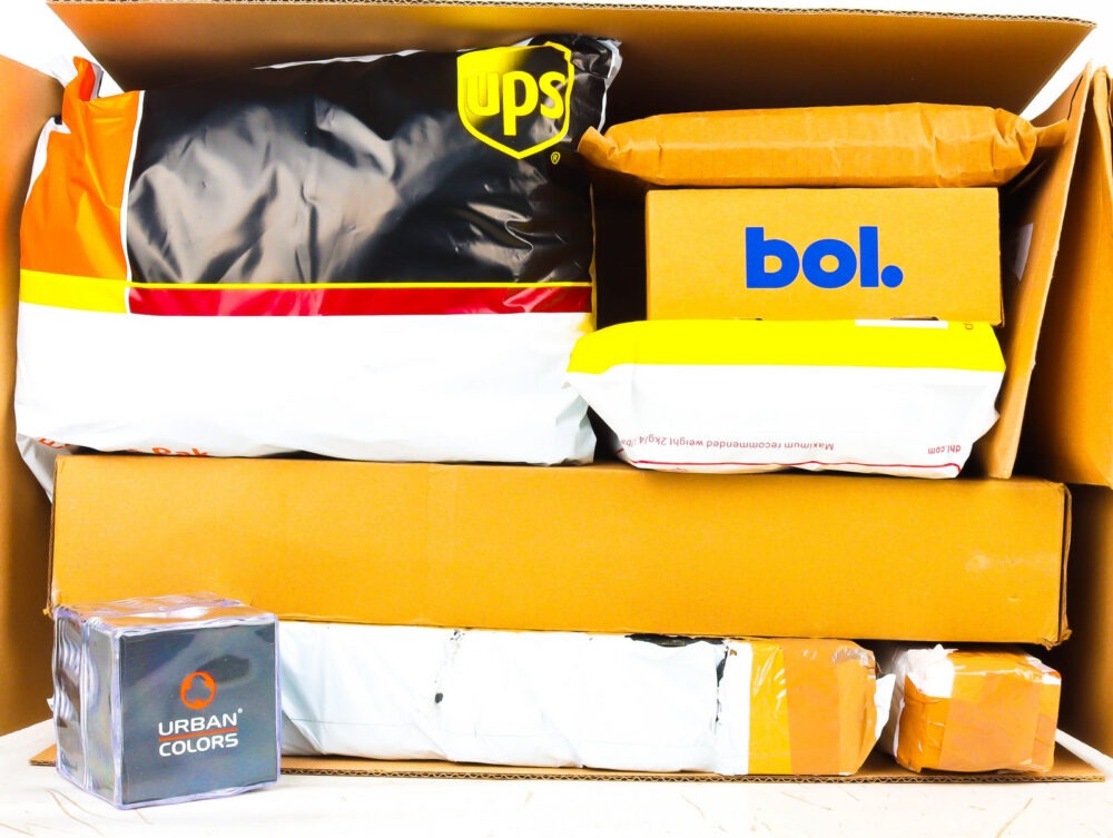 XL Doos met Ongeopende Postpakketten