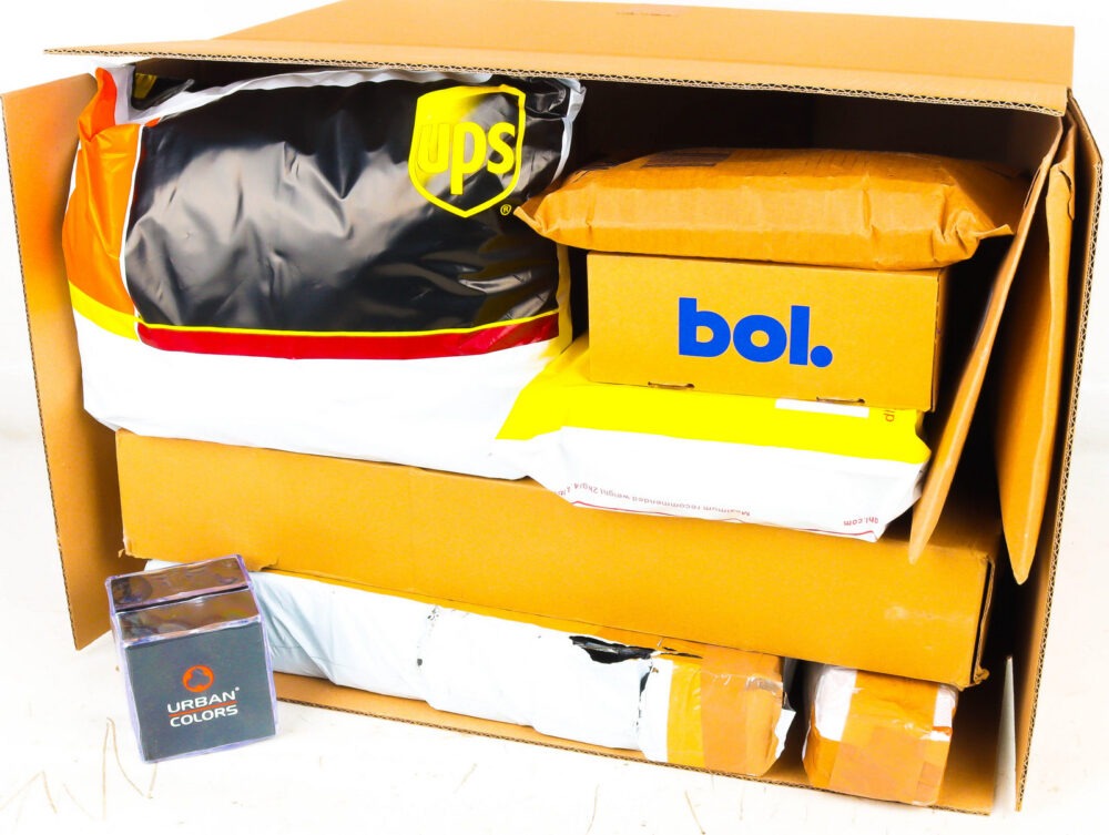 XL Doos met Ongeopende Postpakketten