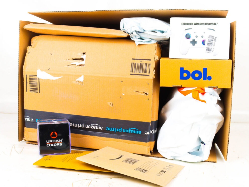 XL Doos met Ongeopende Postpakketten