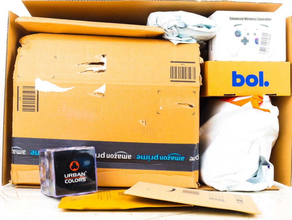 XL Doos met Ongeopende Postpakketten