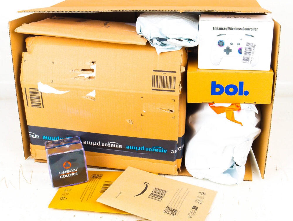 XL Doos met Ongeopende Postpakketten