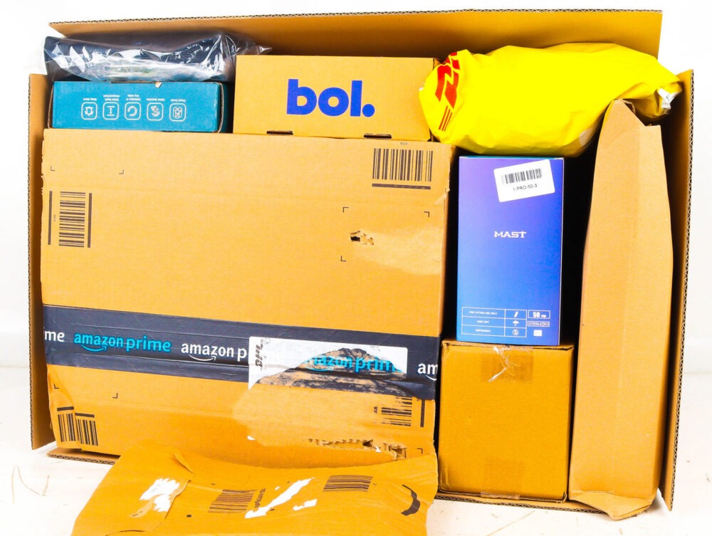 XL Doos met Ongeopende Postpakketten
