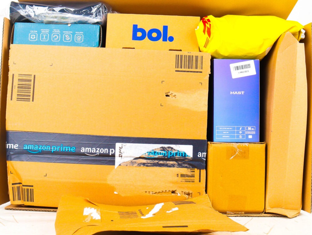 XL Doos met Ongeopende Postpakketten