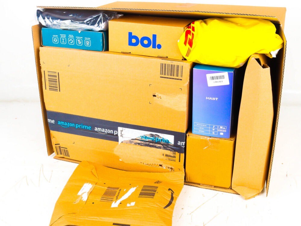 XL Doos met Ongeopende Postpakketten