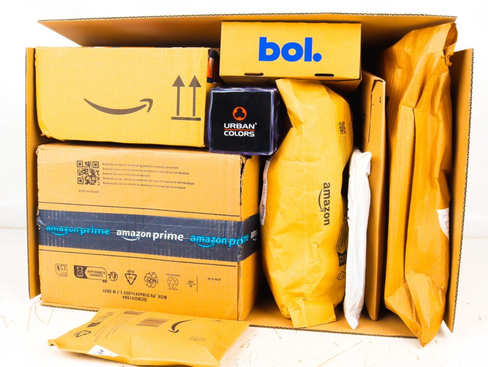 XL Doos met Ongeopende Postpakketten