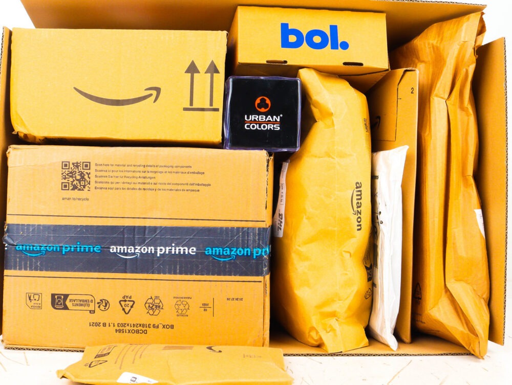 XL Doos met Ongeopende Postpakketten