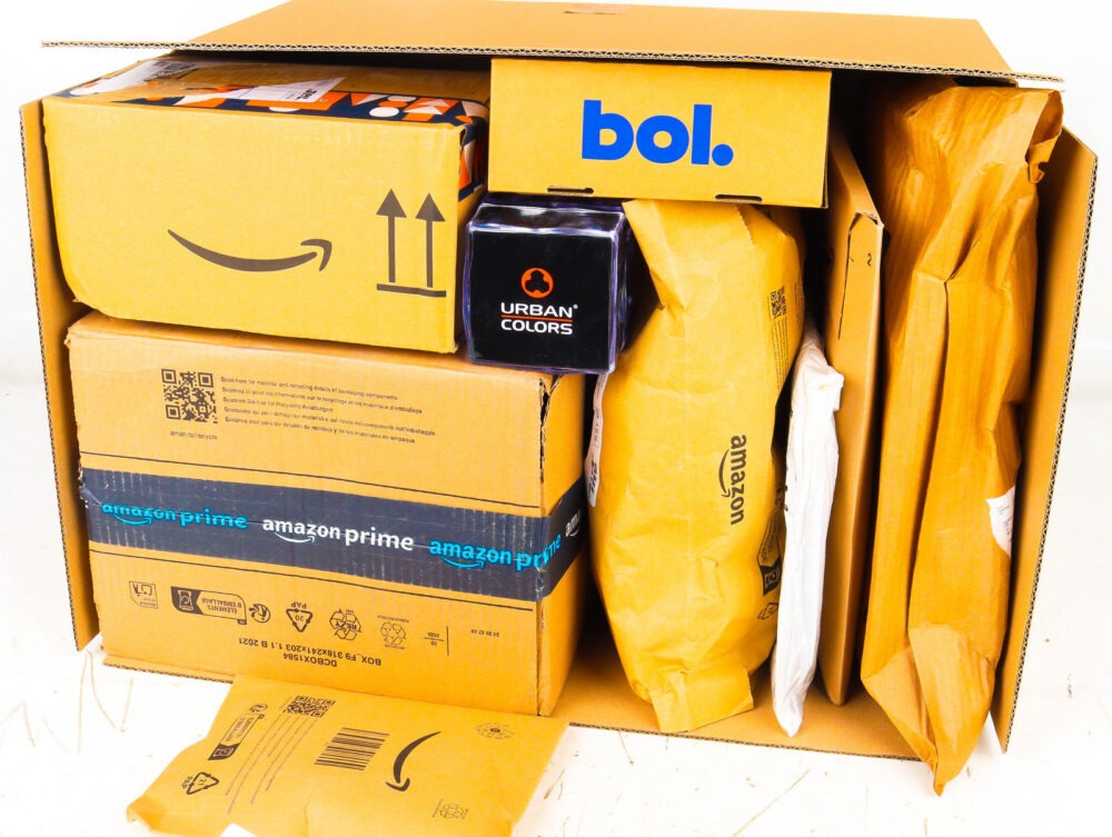 XL Doos met Ongeopende Postpakketten