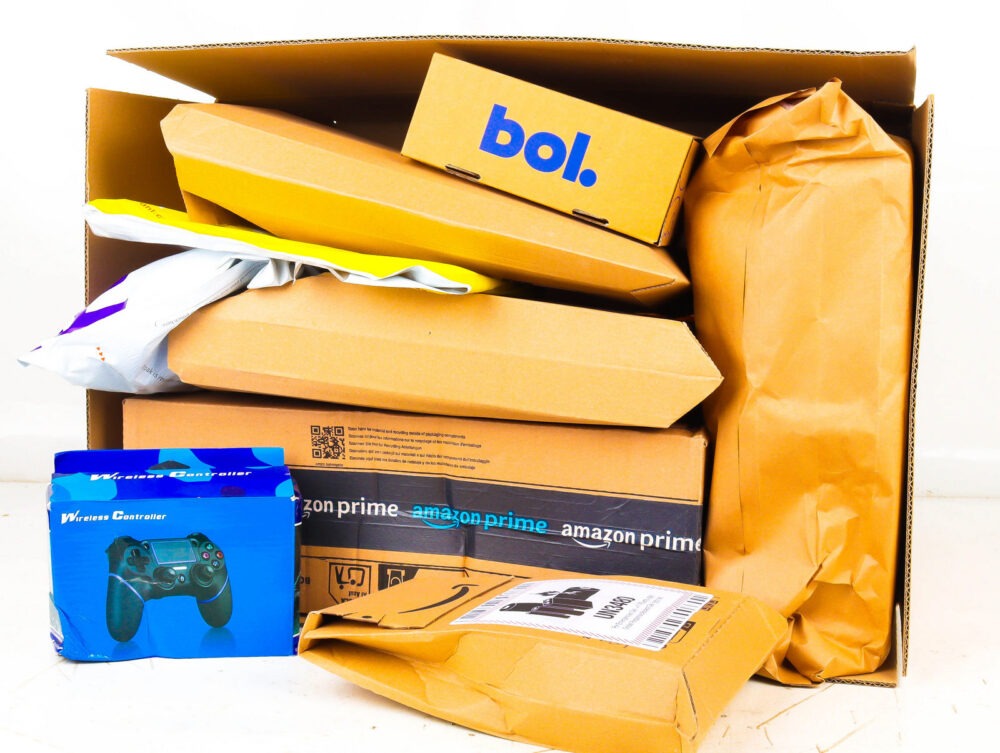 XL Doos met Ongeopende Postpakketten