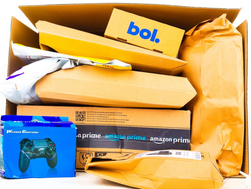 XL Doos met Ongeopende Postpakketten