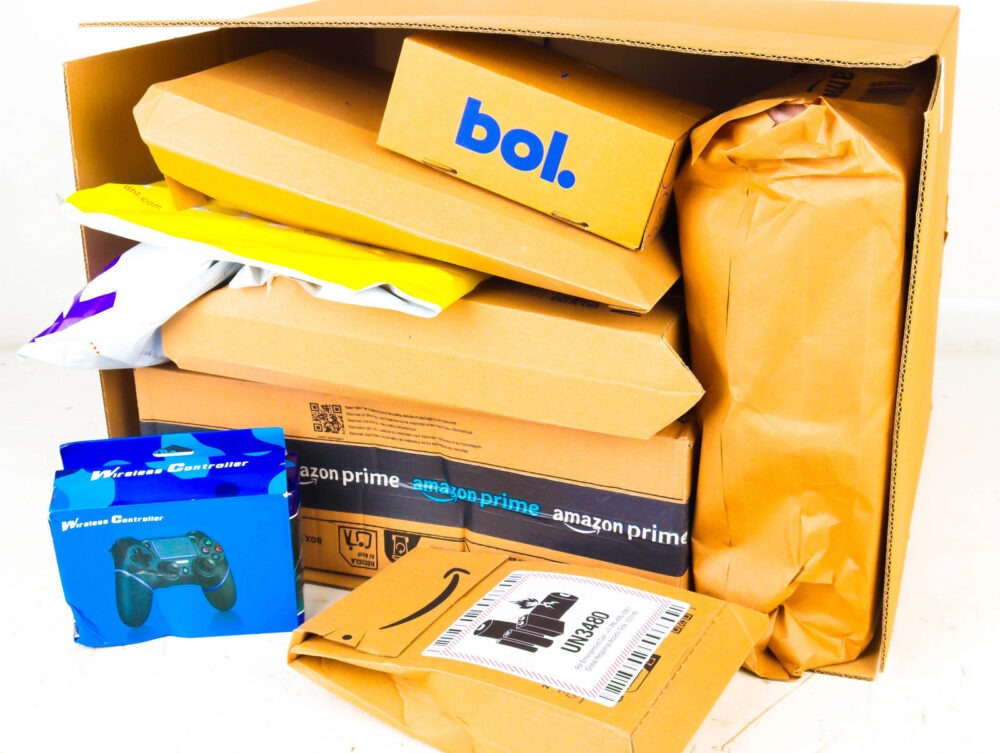 XL Doos met Ongeopende Postpakketten