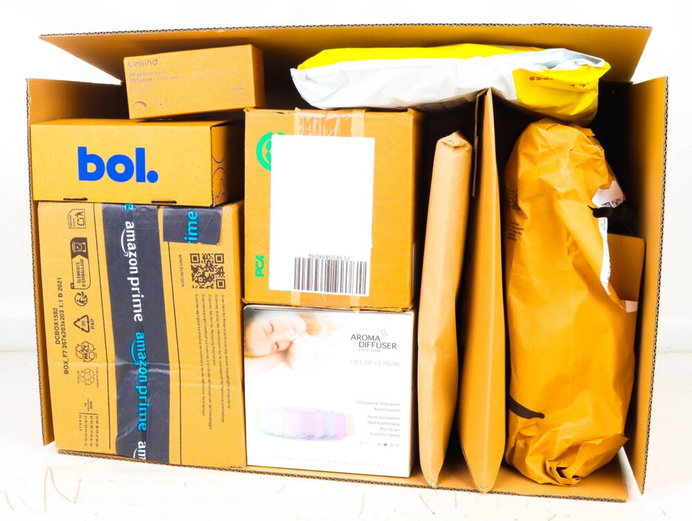 XL Doos met Ongeopende Postpakketten