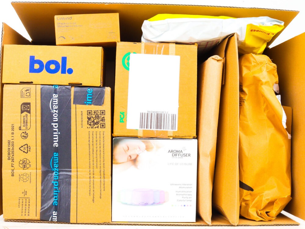 XL Doos met Ongeopende Postpakketten