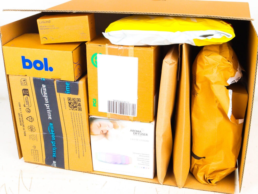 XL Doos met Ongeopende Postpakketten