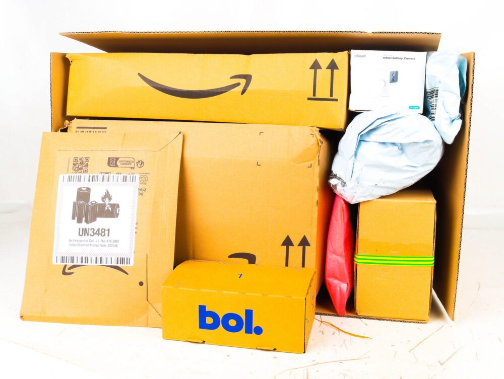 XL Doos met Ongeopende Postpakketten