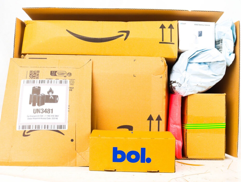 XL Doos met Ongeopende Postpakketten