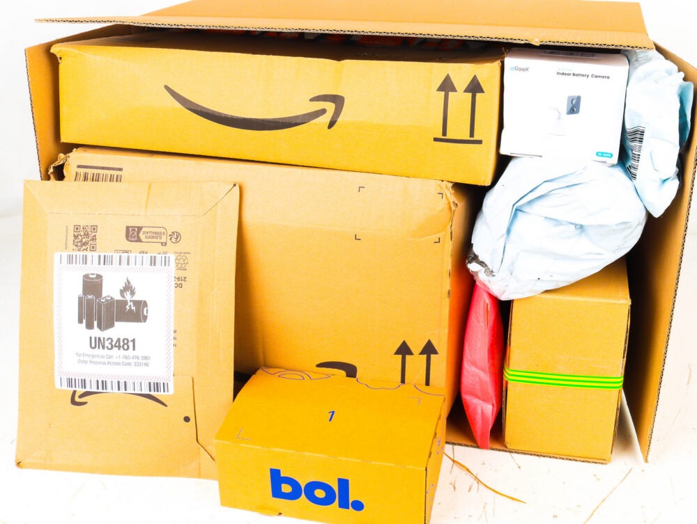 XL Doos met Ongeopende Postpakketten