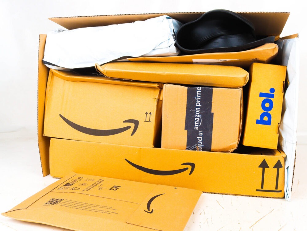 XL Doos met Ongeopende Postpakketten