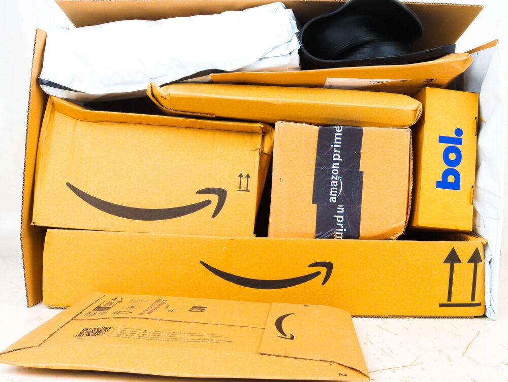 XL Doos met Ongeopende Postpakketten