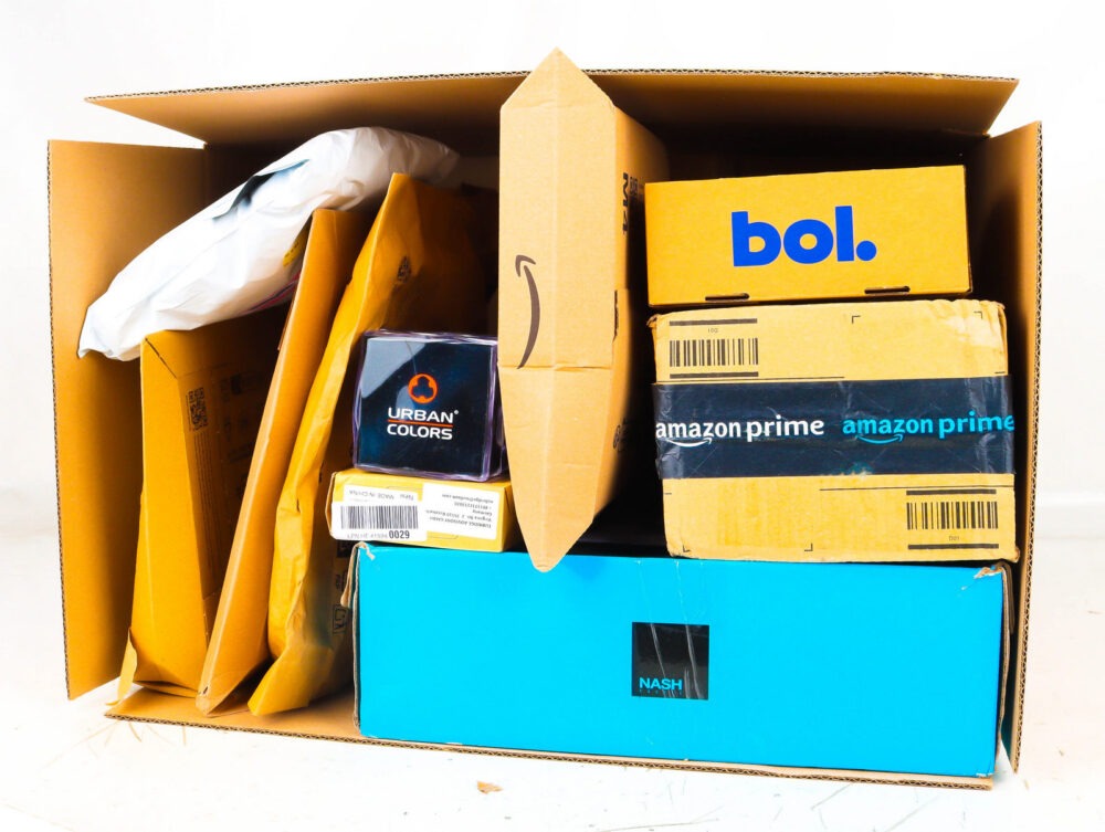 XL Doos met Ongeopende Postpakketten