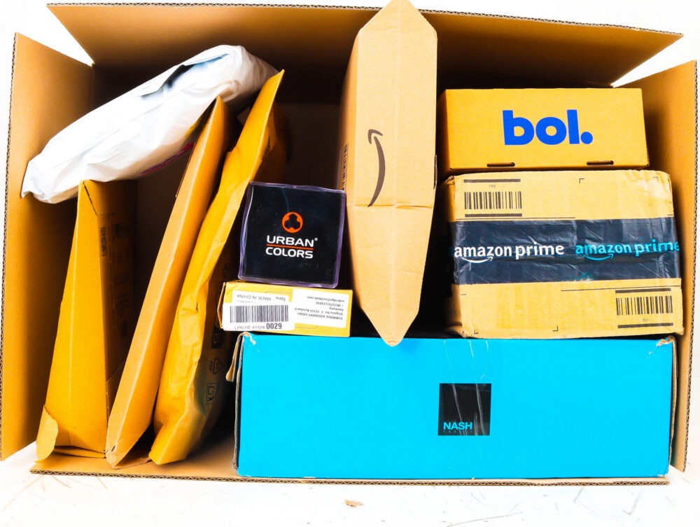 XL Doos met Ongeopende Postpakketten