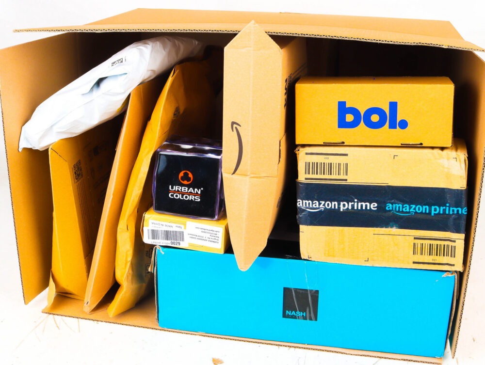 XL Doos met Ongeopende Postpakketten