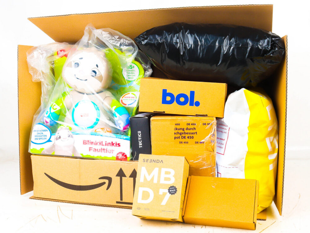 XL Doos met Ongeopende Postpakketten