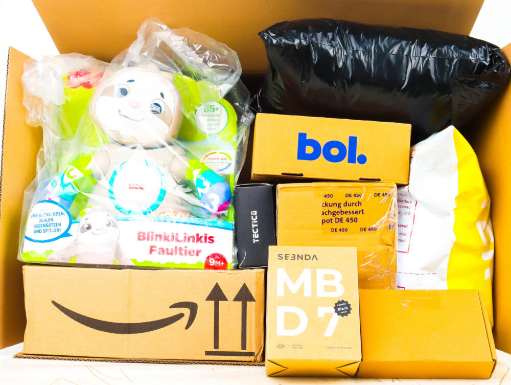XL Doos met Ongeopende Postpakketten