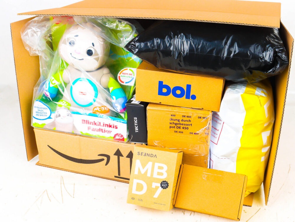 XL Doos met Ongeopende Postpakketten