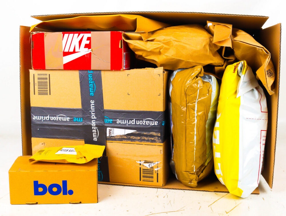 XL Doos met Ongeopende Postpakketten