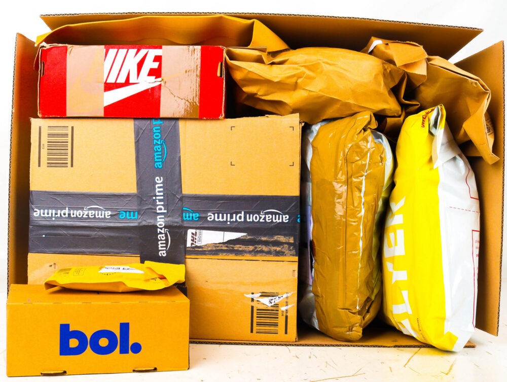 XL Doos met Ongeopende Postpakketten