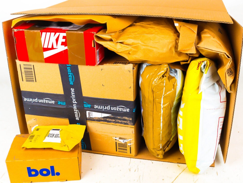 XL Doos met Ongeopende Postpakketten