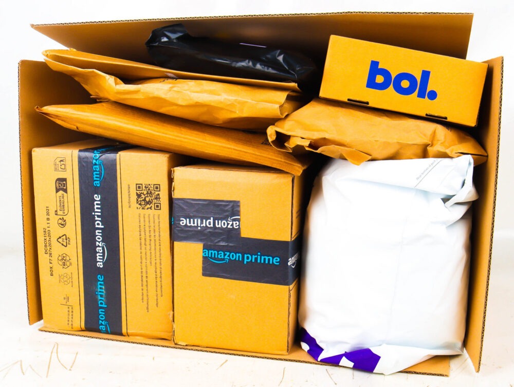 XL Doos met Ongeopende Postpakketten