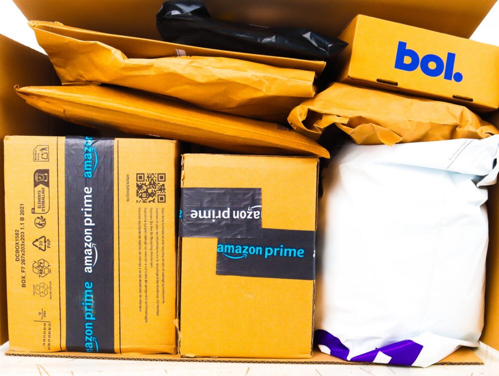 XL Doos met Ongeopende Postpakketten