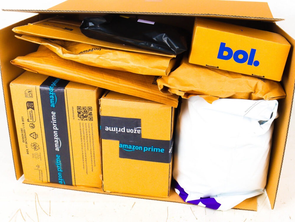 XL Doos met Ongeopende Postpakketten