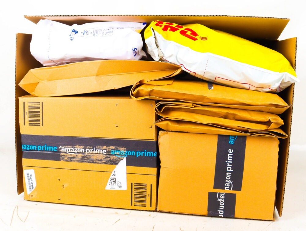 XL Doos met Ongeopende Postpakketten