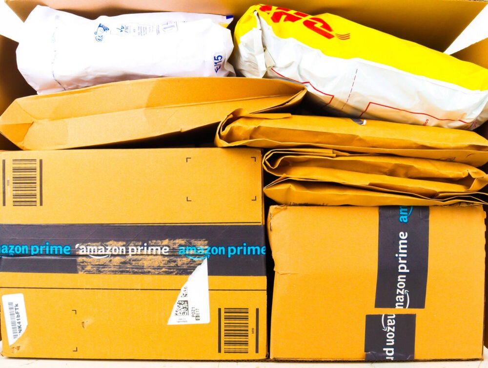 XL Doos met Ongeopende Postpakketten