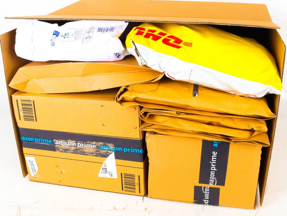 XL Doos met Ongeopende Postpakketten